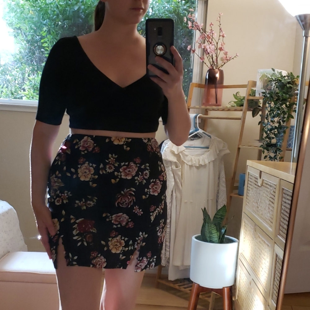 Cute black mini skirt